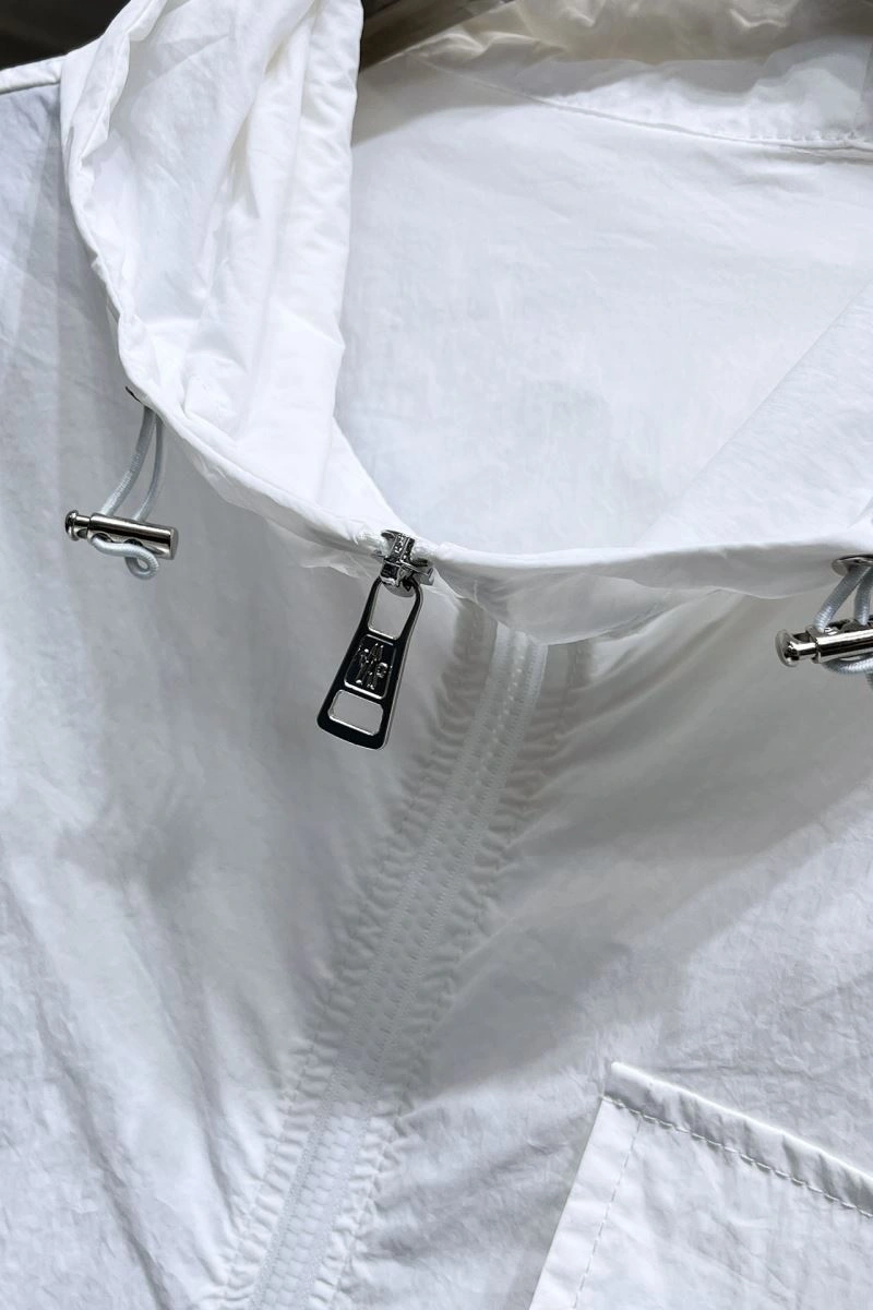 Flexible Moncler Short Suits 142322