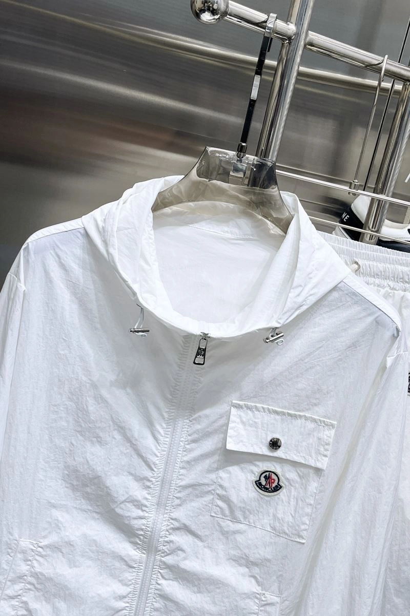 Flexible Moncler Short Suits 142322