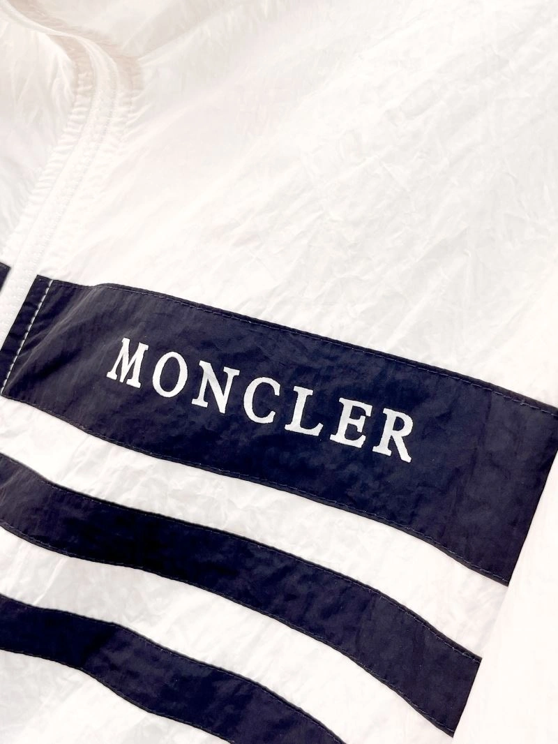 Moncler Short Suits Reliable 141803