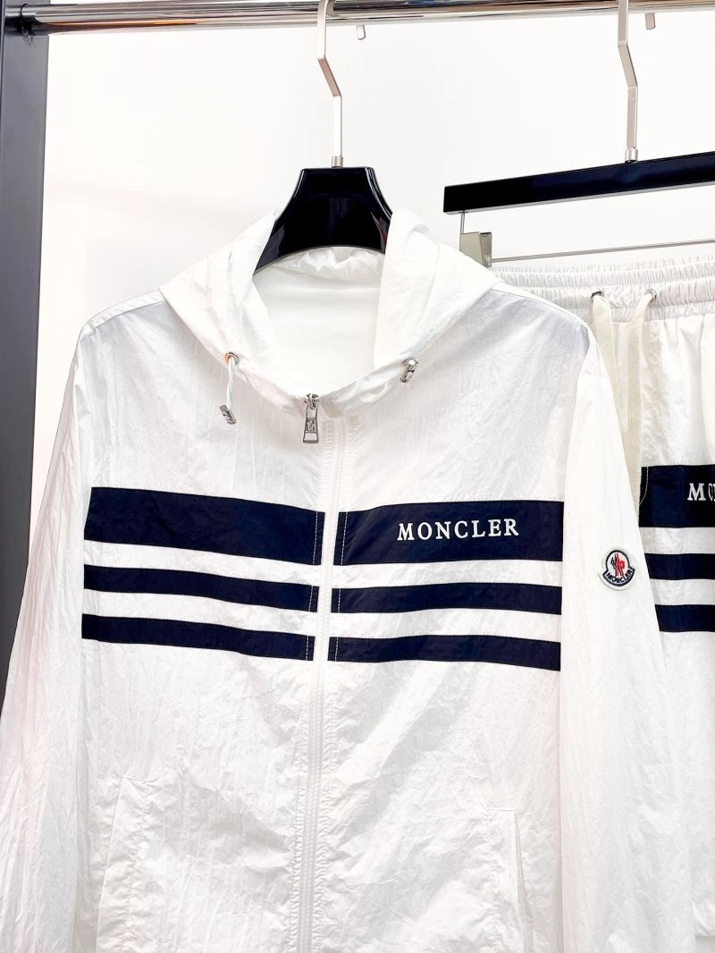 Moncler Short Suits Reliable 141803
