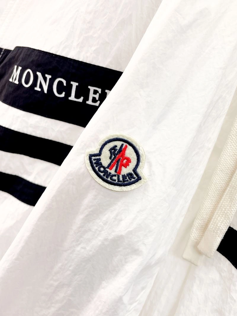 Moncler Short Suits Reliable 141803