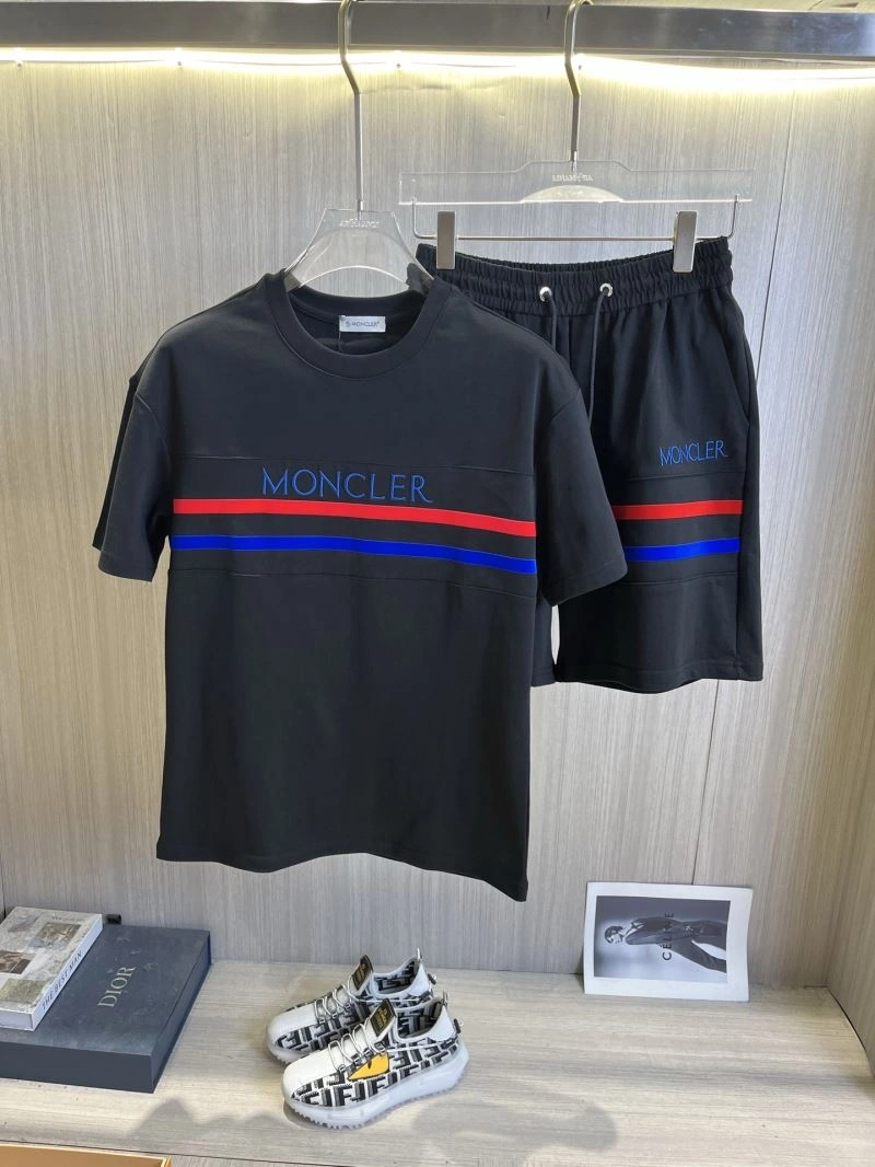 Moncler Short Suits TimelessDesign 141108