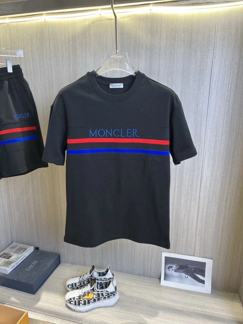 Moncler Short Suits TimelessDesign 141108
