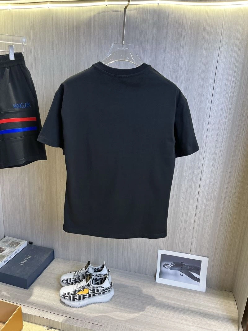 Moncler Short Suits TimelessDesign 141108