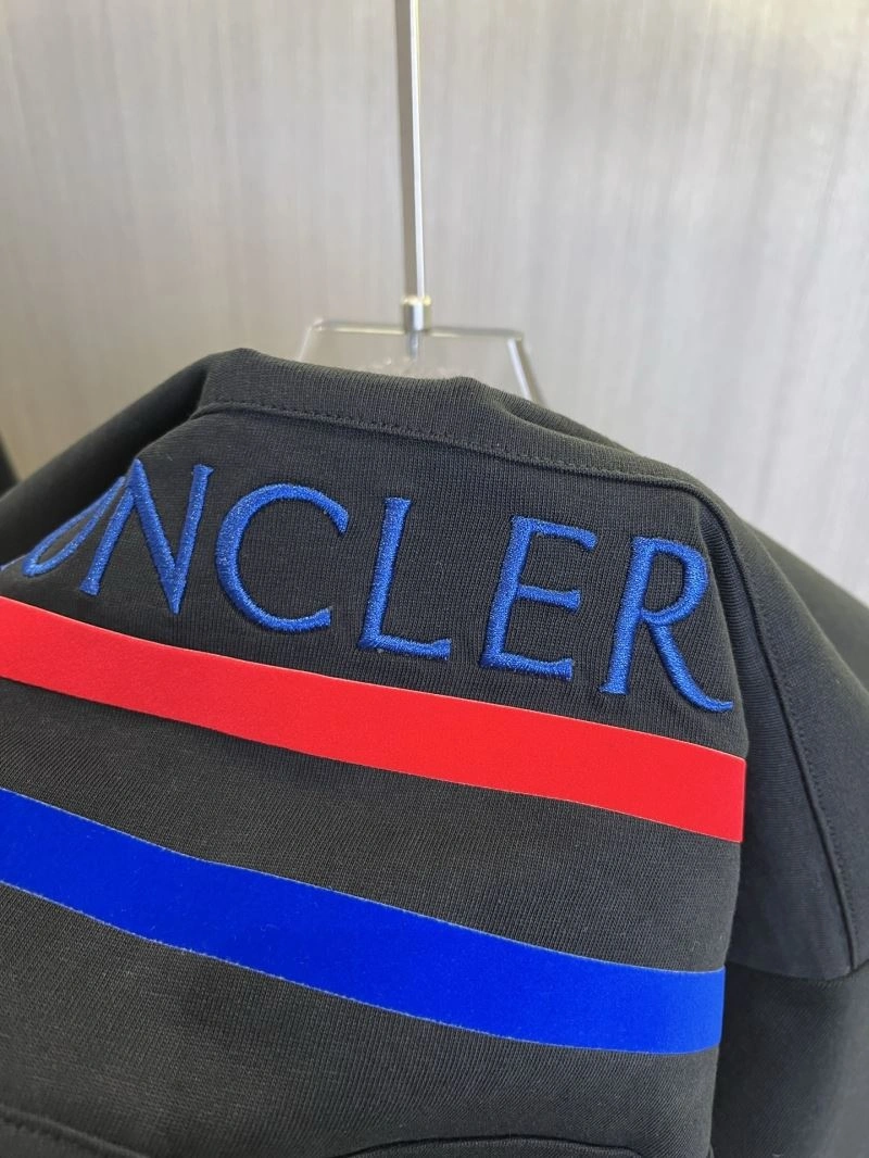 Moncler Short Suits TimelessDesign 141108