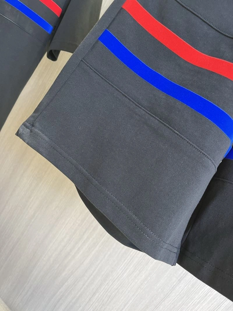 Moncler Short Suits TimelessDesign 141108