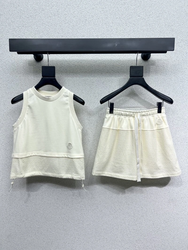 GoAnywhere Moncler Short Suits 139746