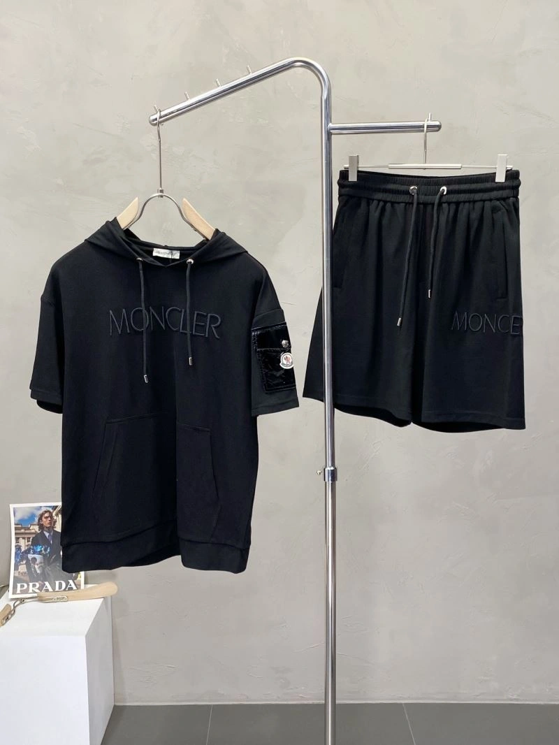 Upgraded Moncler Short Suits 140597