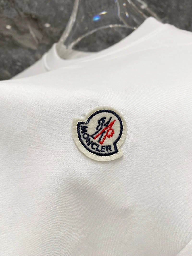 Moncler Short Suits Trendsetting 140126