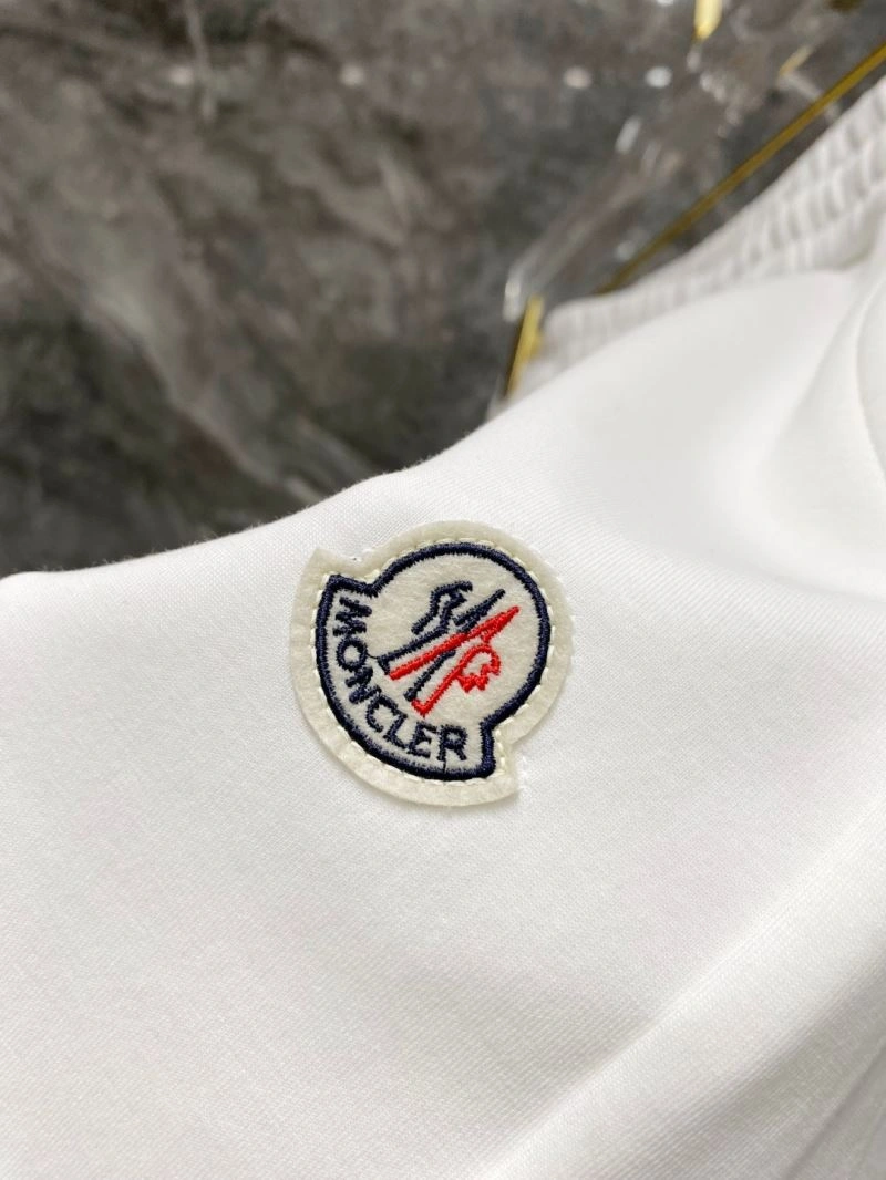 Moncler Short Suits Trendsetting 140126