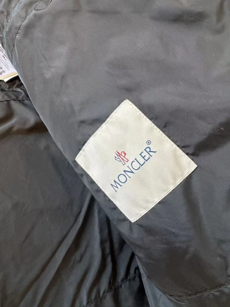 Moncler Sunscreen Jacket Compact 143179
