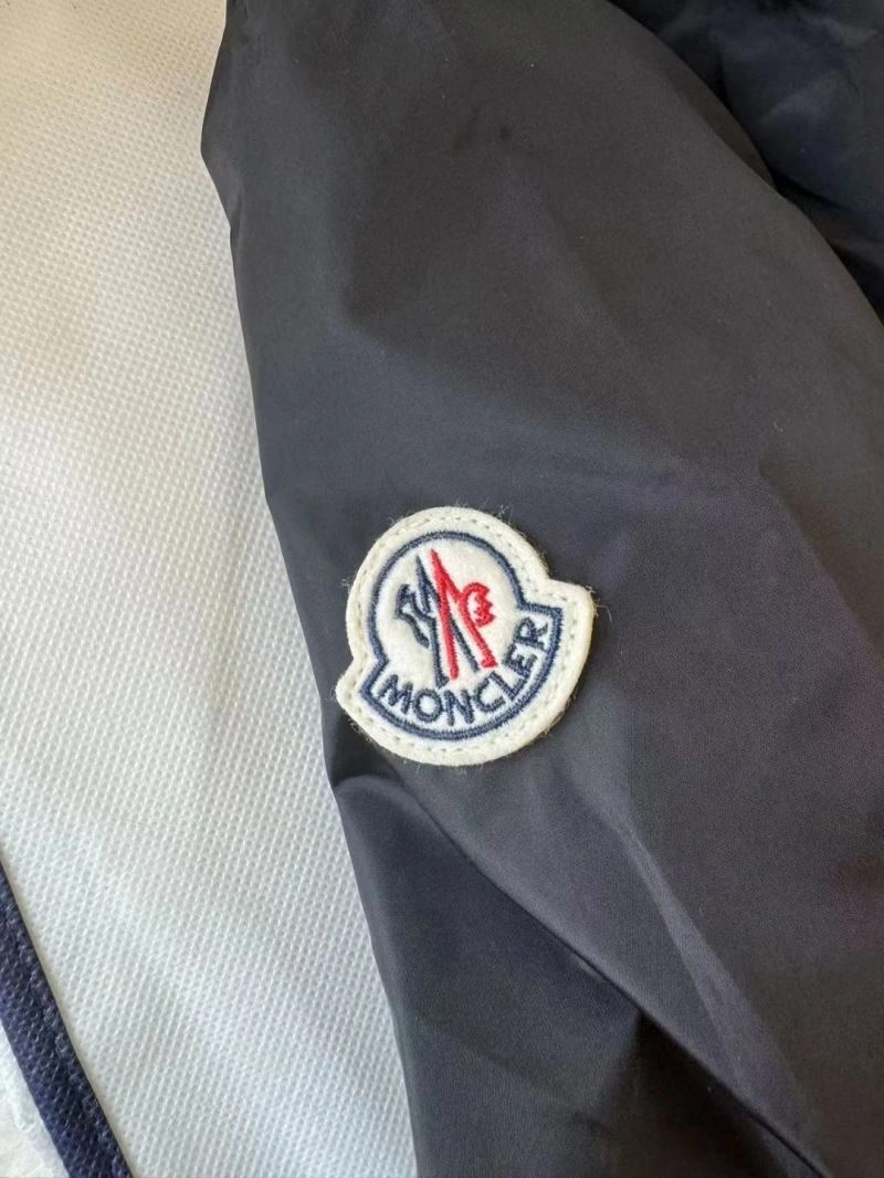 Moncler Sunscreen Jacket Compact 143179