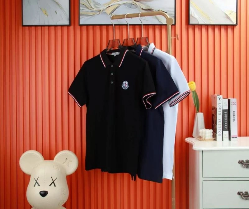Moncler T-Shirts Snug 139917