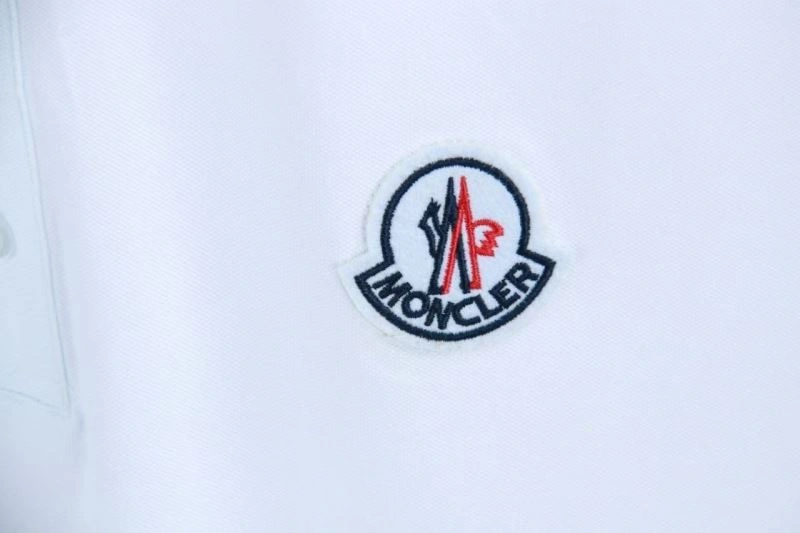 Moncler T-Shirts Snug 139917