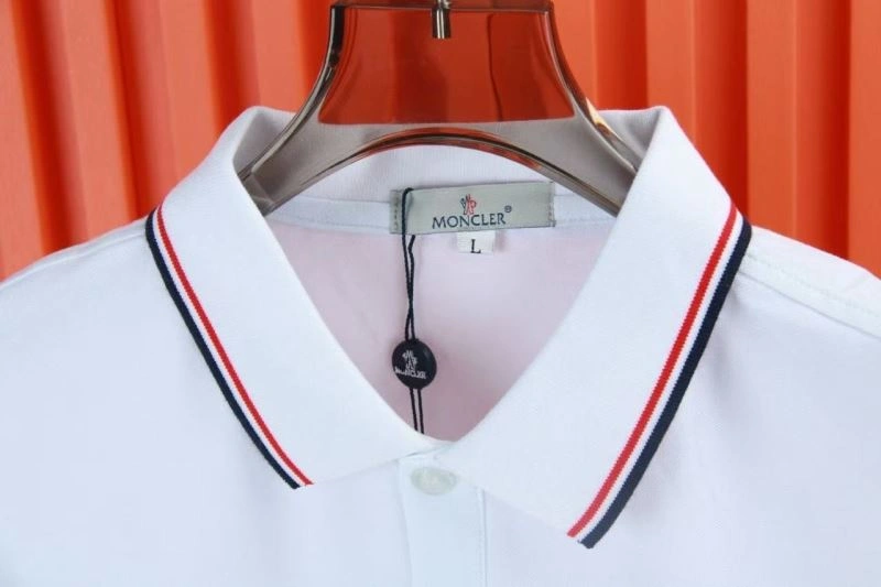 Moncler T-Shirts Snug 139917