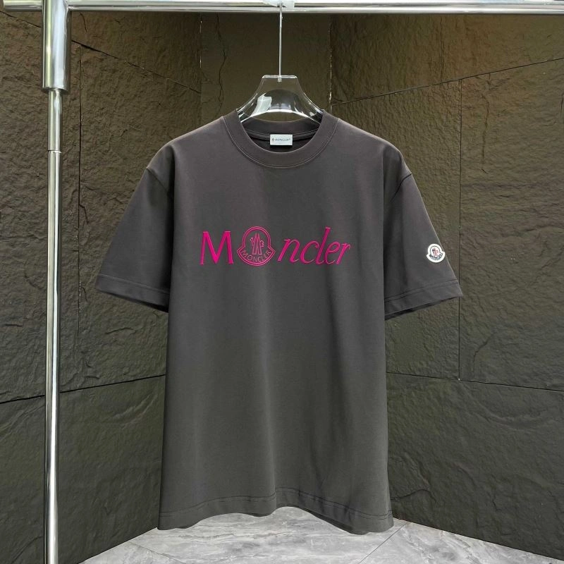 Moncler T-Shirts Sleek 142850