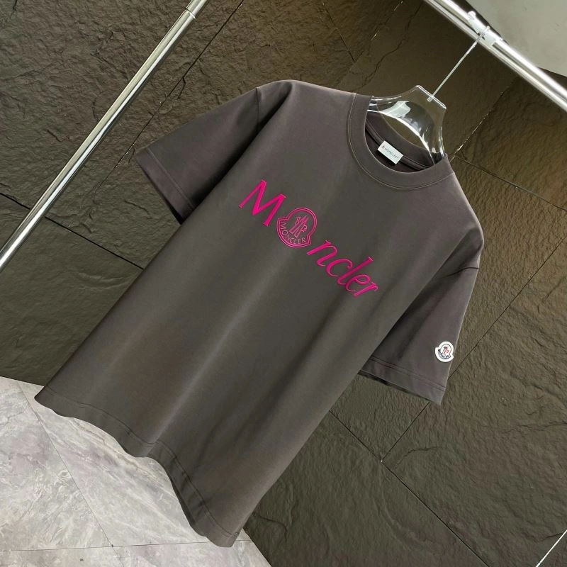 Moncler T-Shirts Sleek 142850
