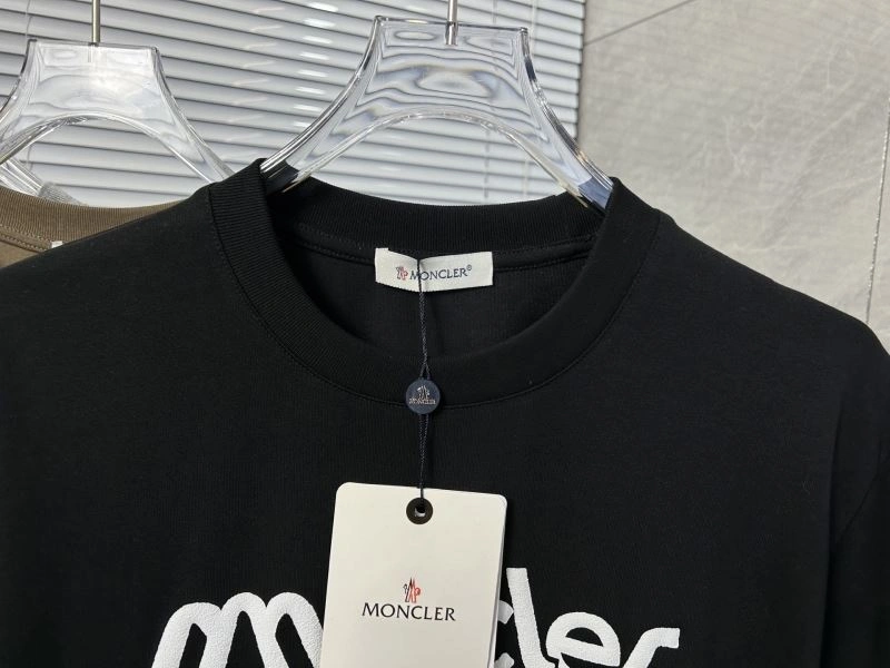 Stylish Moncler T-Shirts 142841