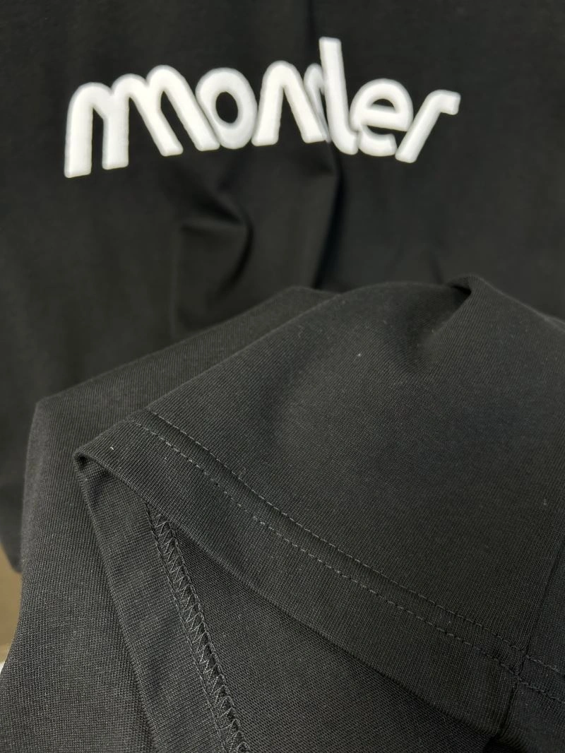 Stylish Moncler T-Shirts 142841