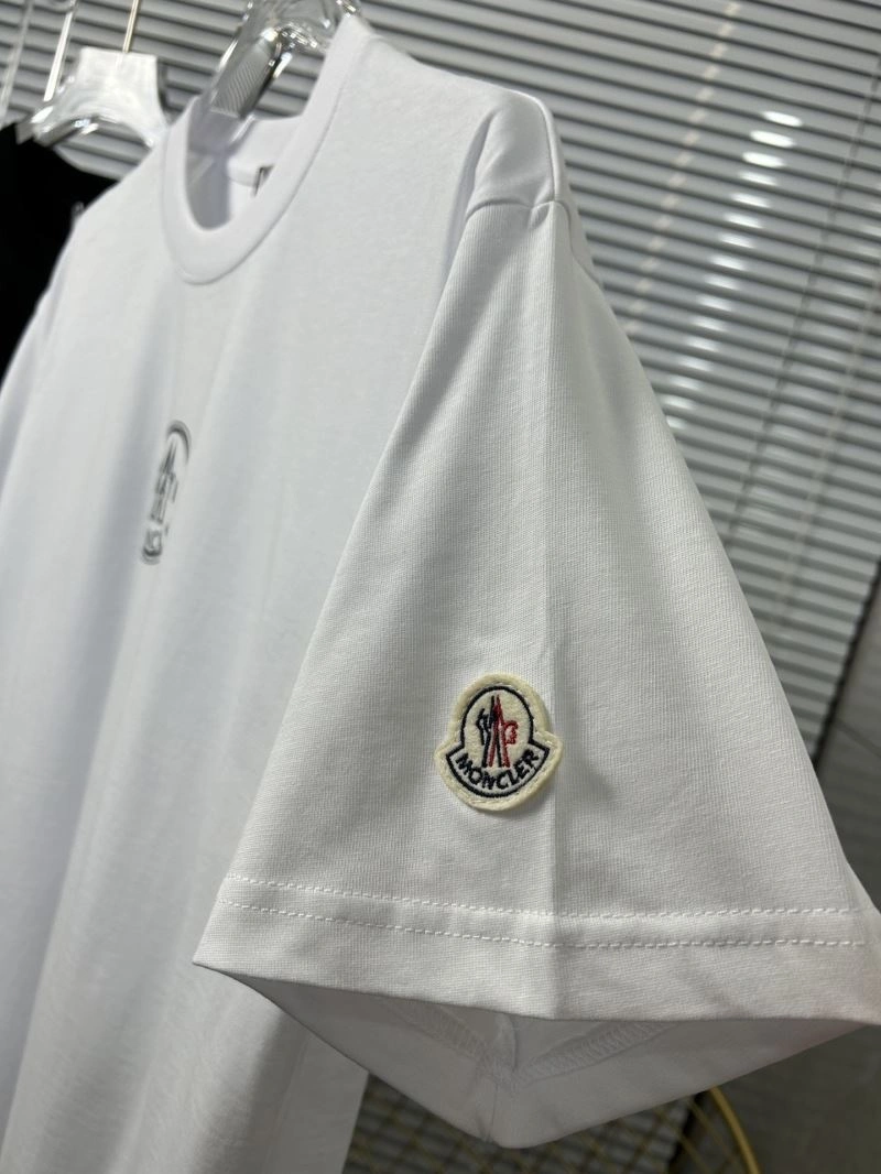 Moncler T-Shirts Neat 142821