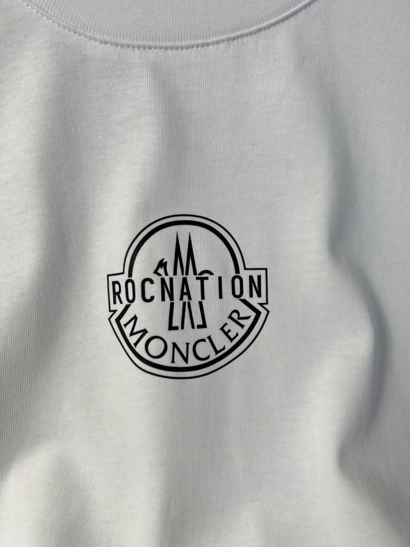 Moncler T-Shirts Neat 142821