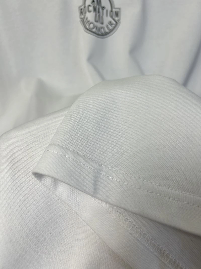 Moncler T-Shirts Neat 142821