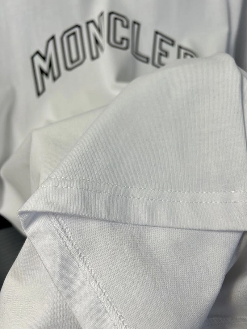 Moncler T-Shirts Timeless 142818