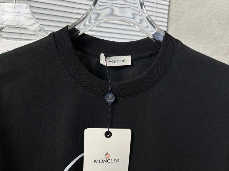 Moncler T-Shirts Elegant 142809