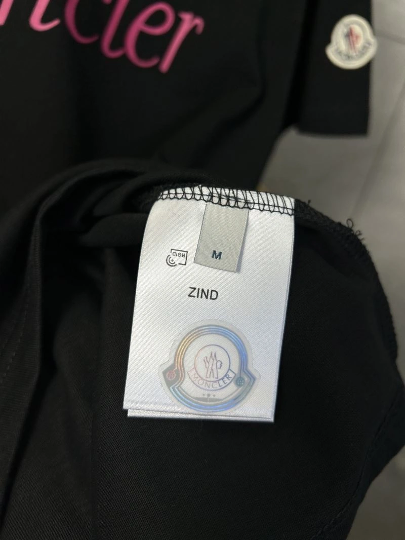 Moncler T-Shirts FashionForward 142803
