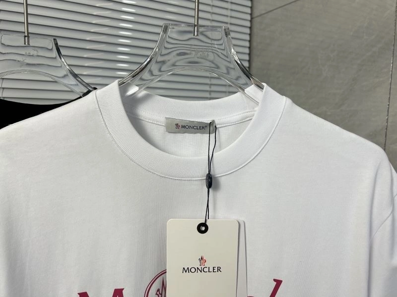 FlexibleFit Moncler T-Shirts 142800