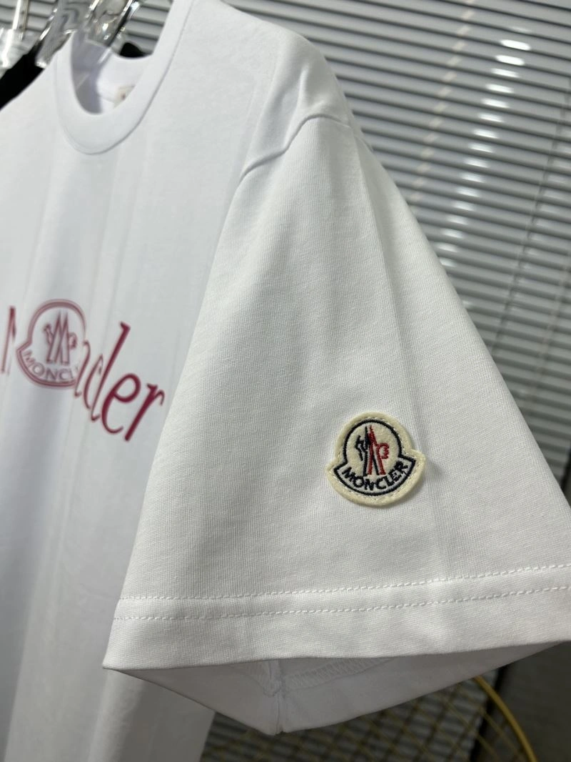FlexibleFit Moncler T-Shirts 142800