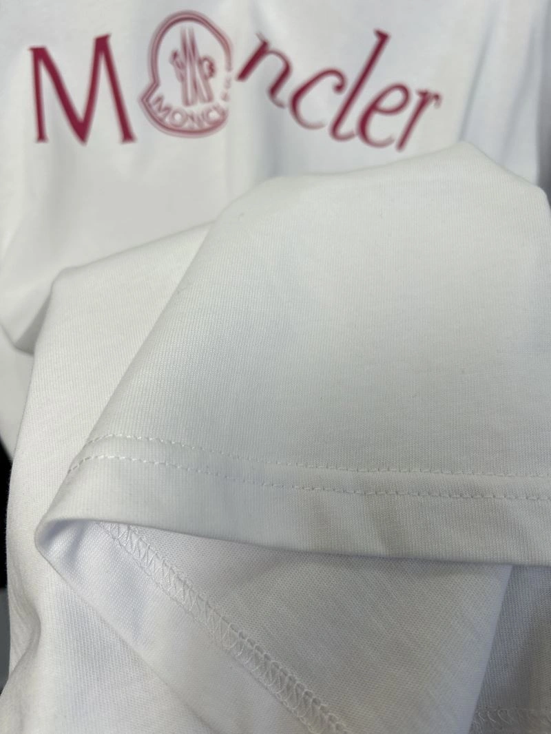FlexibleFit Moncler T-Shirts 142800