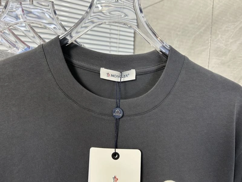 Effortless Moncler T-Shirts 142778