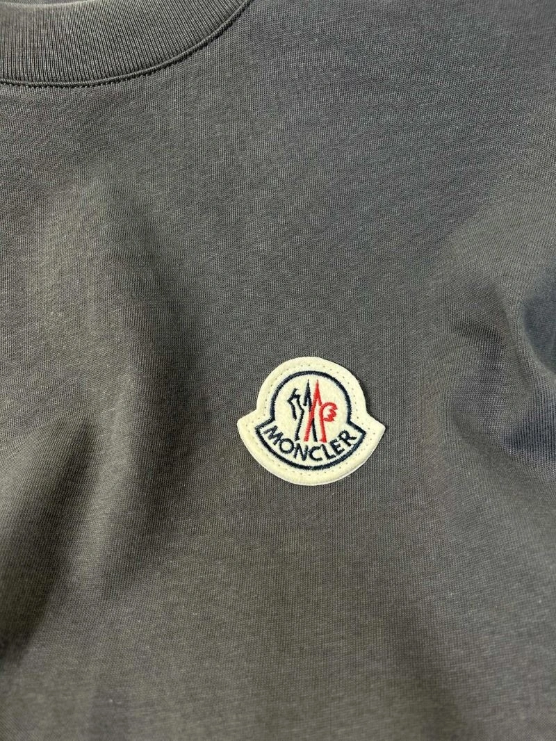 Effortless Moncler T-Shirts 142778