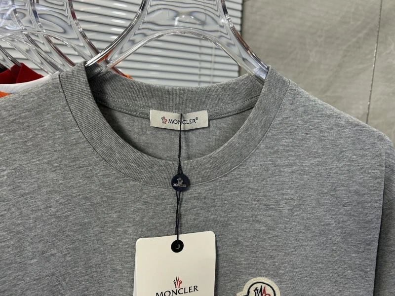 ComfortFit Moncler T-Shirts 142780