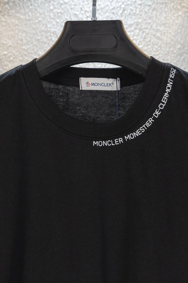 Moncler T-Shirts Unisex 142728