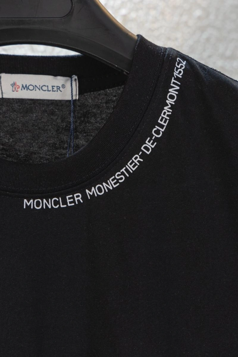 Moncler T-Shirts Unisex 142728
