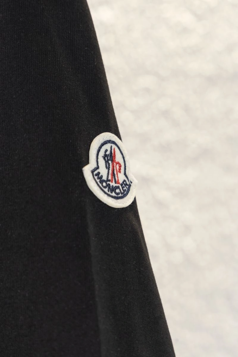 Moncler T-Shirts Unisex 142728