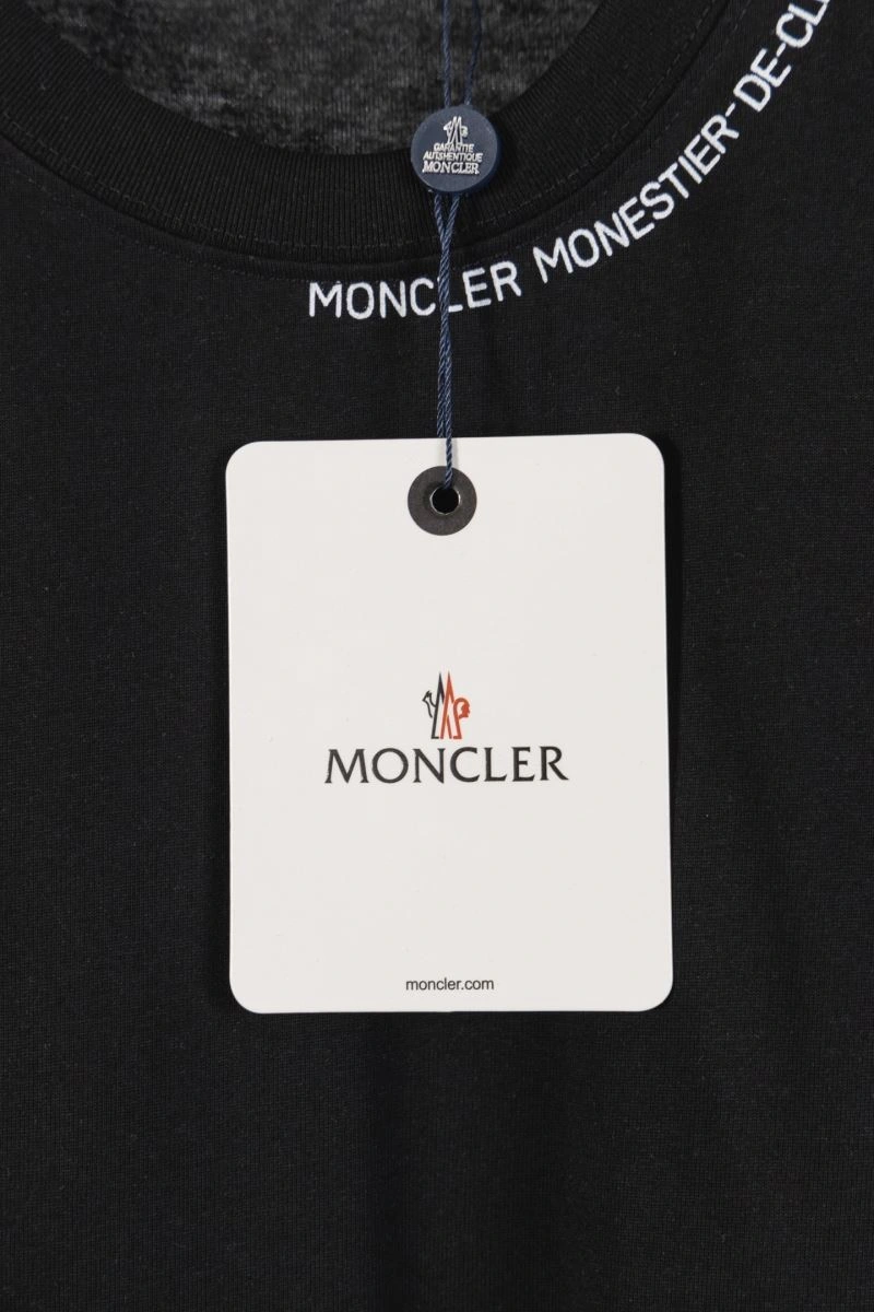 Moncler T-Shirts Unisex 142728