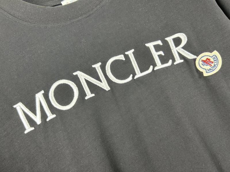 Moncler T-Shirts Thermal 142681