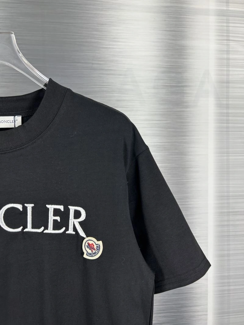 Moncler T-Shirts Thermal 142681