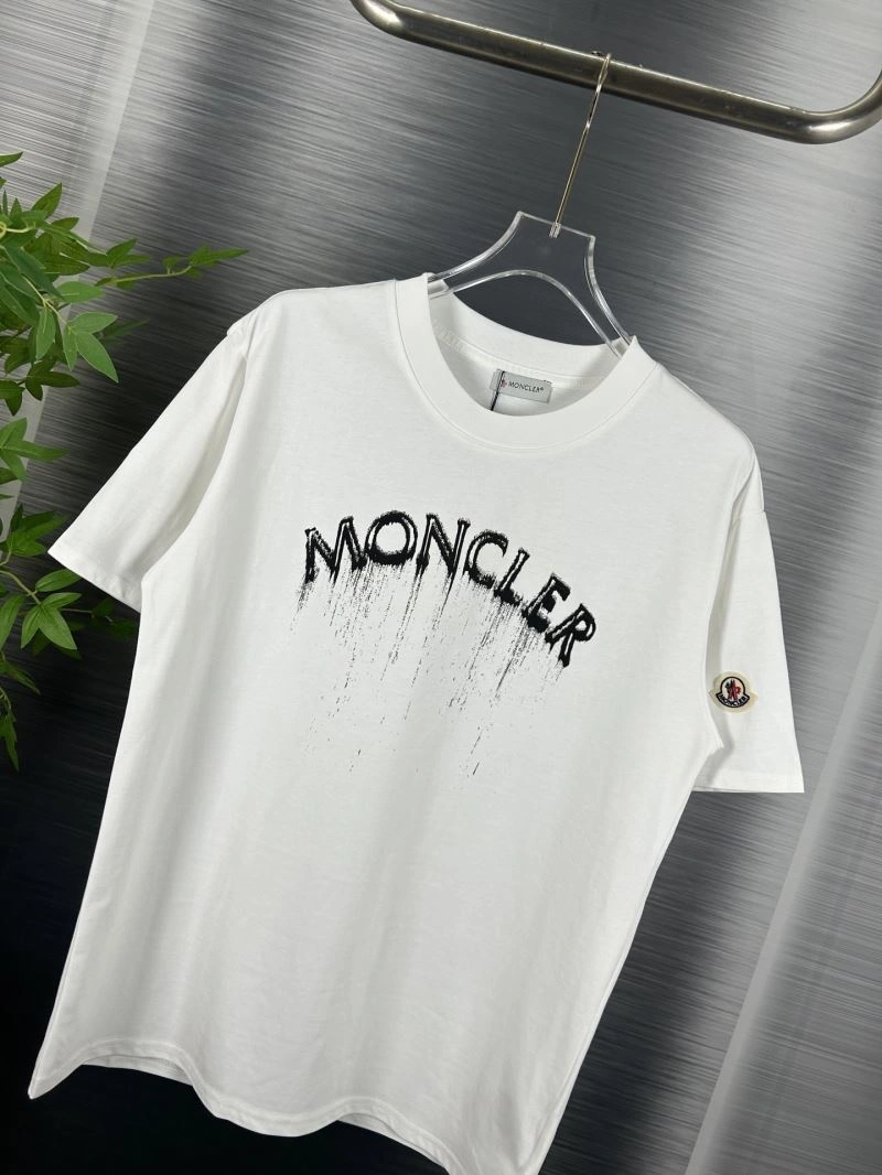 Moncler T-Shirts Snug 142671