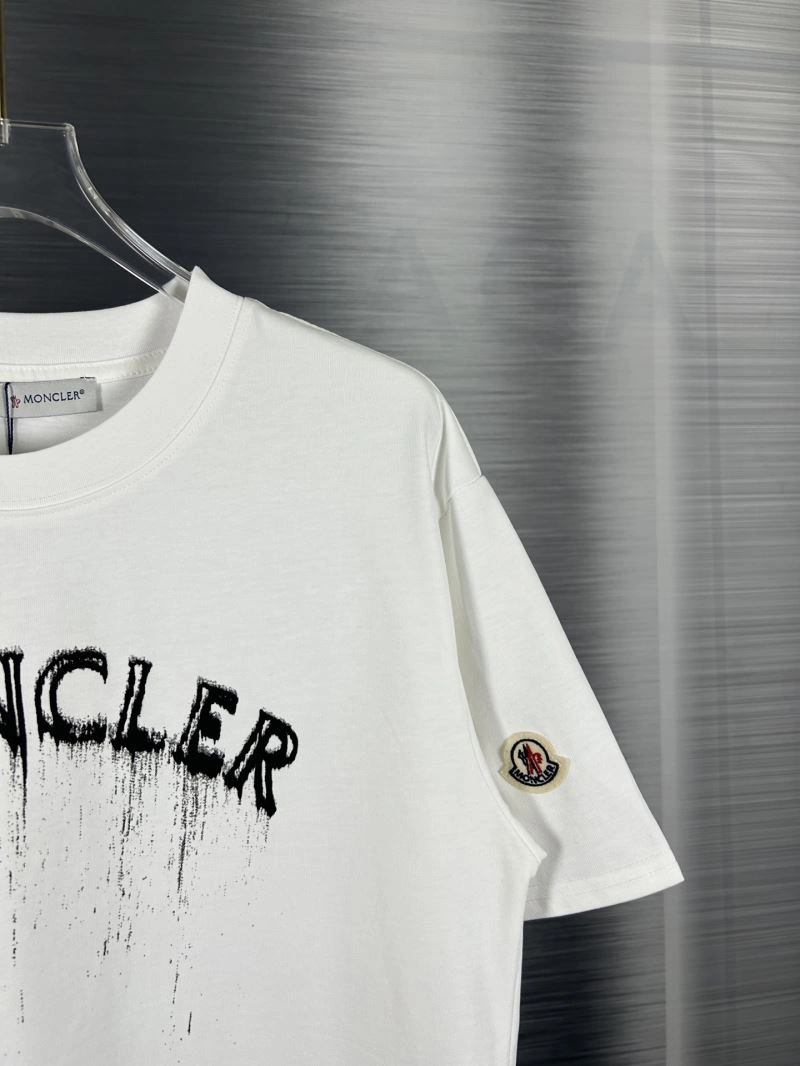 Moncler T-Shirts Snug 142671