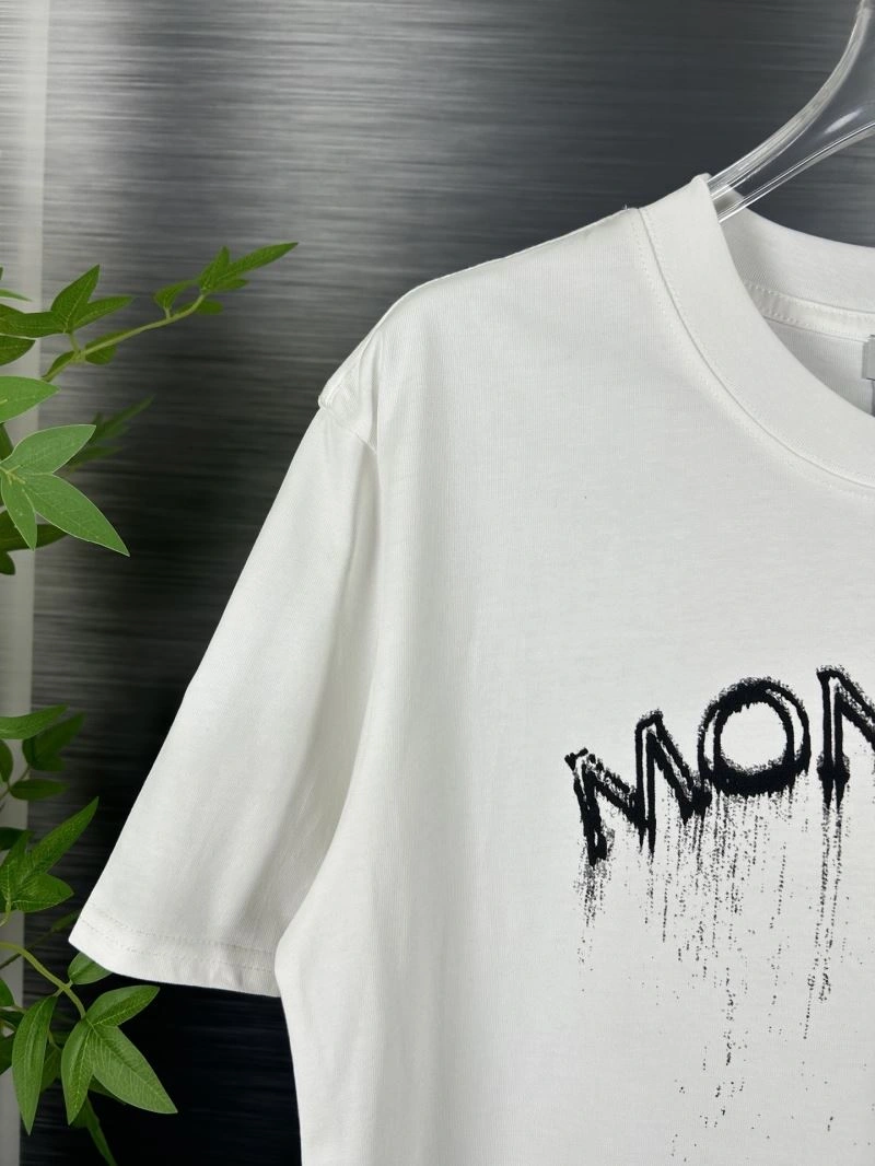 Moncler T-Shirts Snug 142671