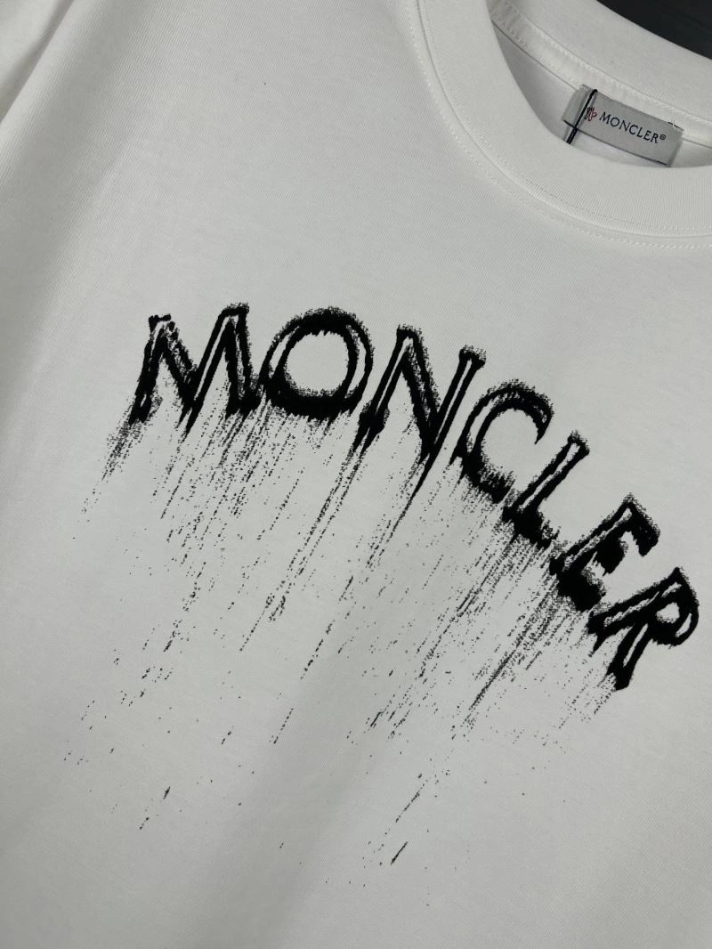 Moncler T-Shirts Snug 142671