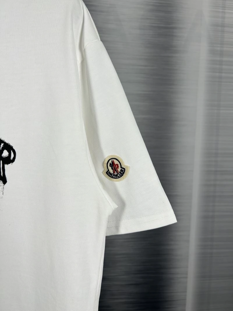 Moncler T-Shirts Snug 142671