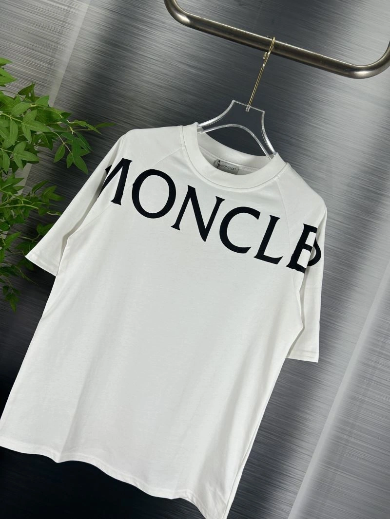 Lightweight Moncler T-Shirts 142654