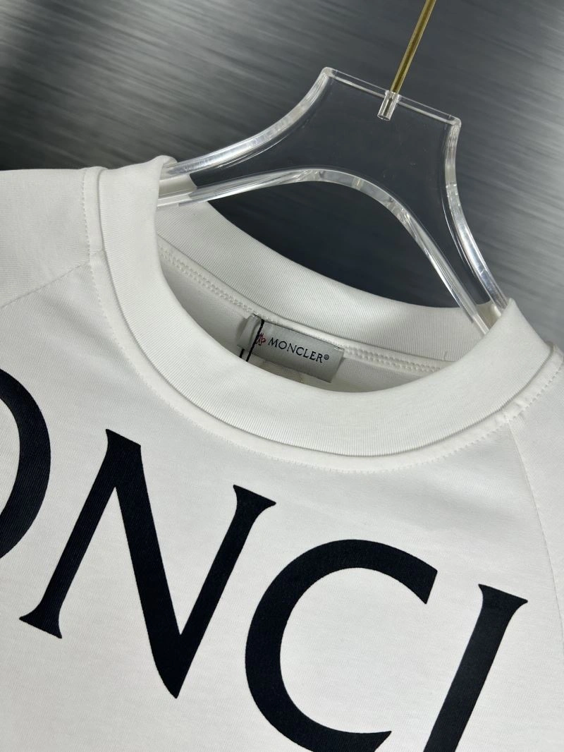 Lightweight Moncler T-Shirts 142654