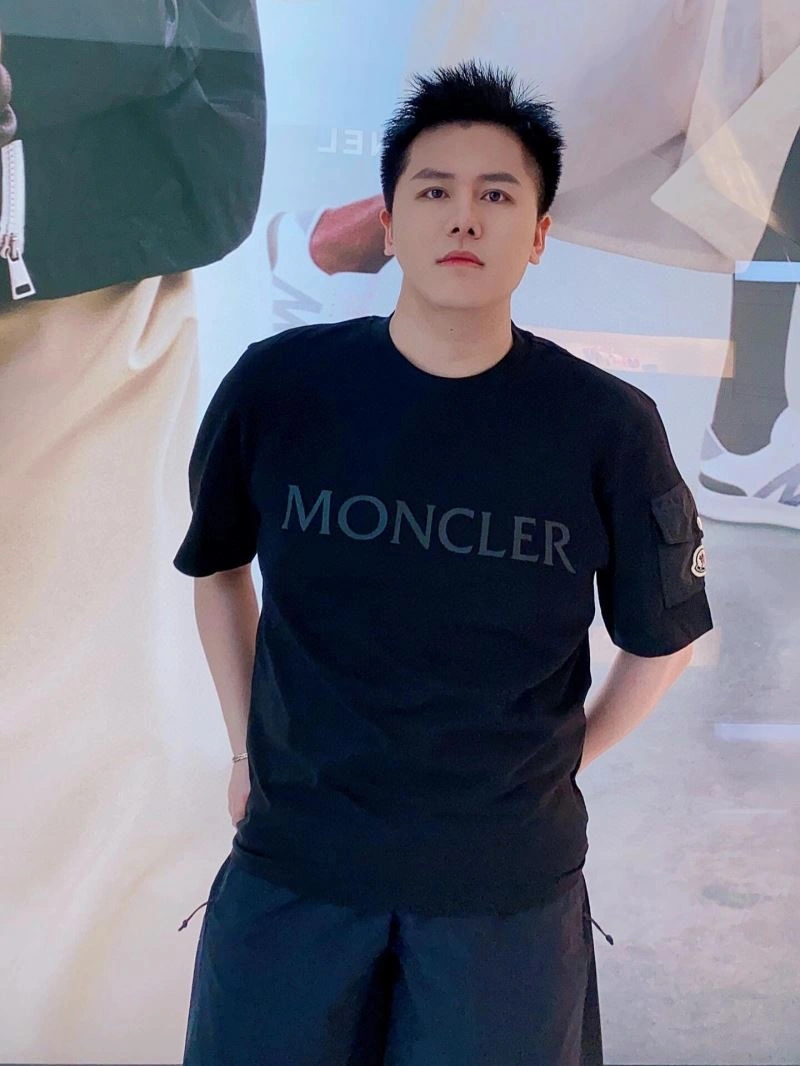 Moncler T-Shirts Neat 142645