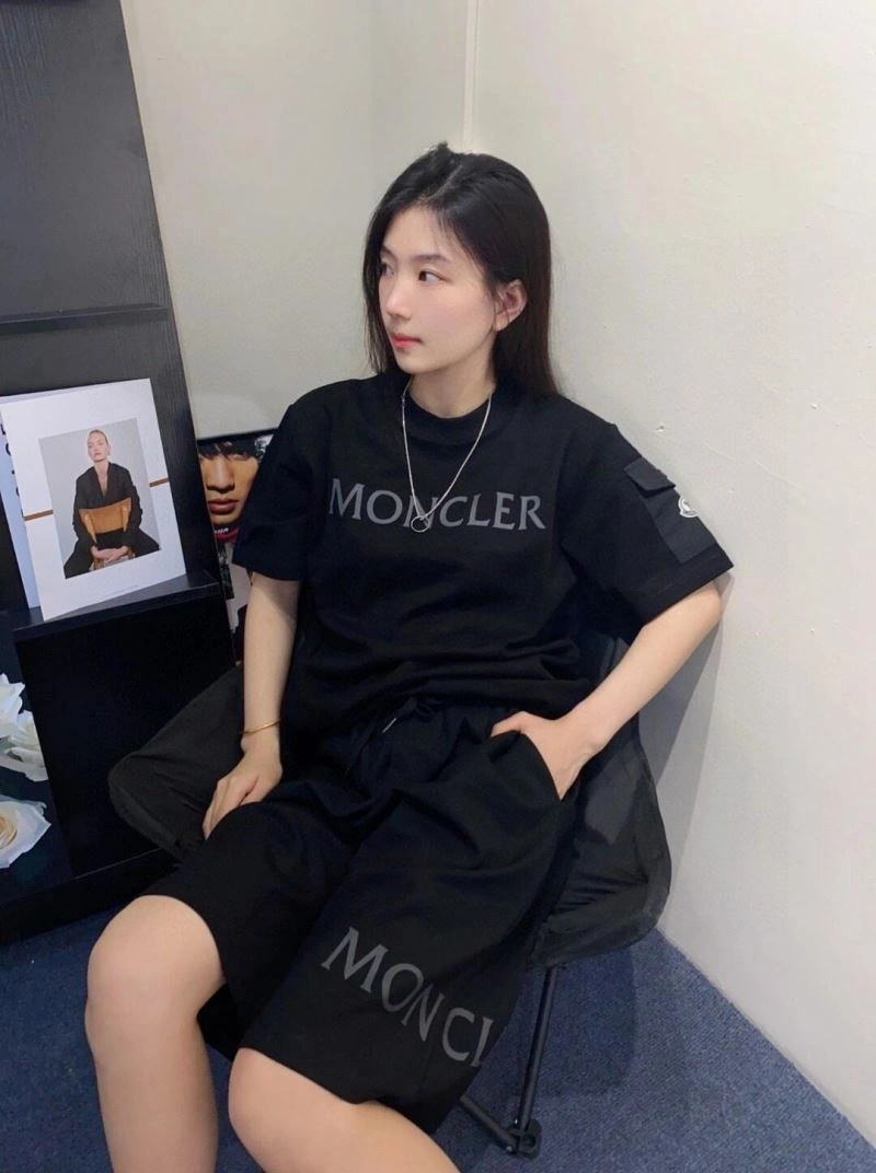 Moncler T-Shirts Neat 142645